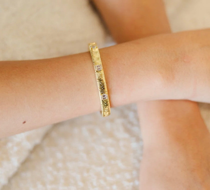 Vivian Bangle