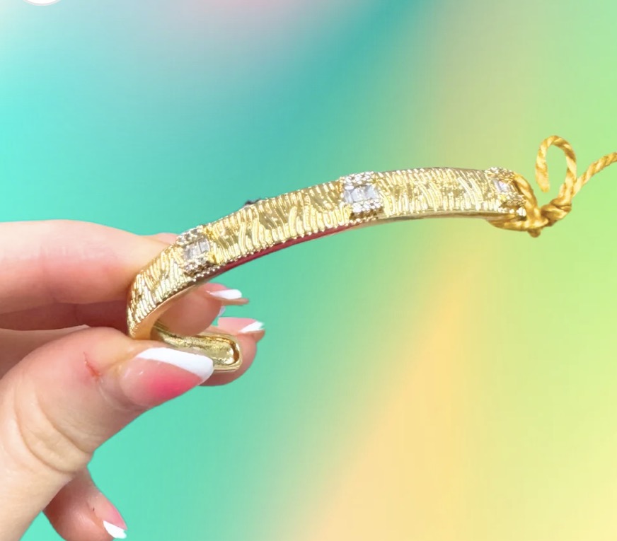Vivian Bangle