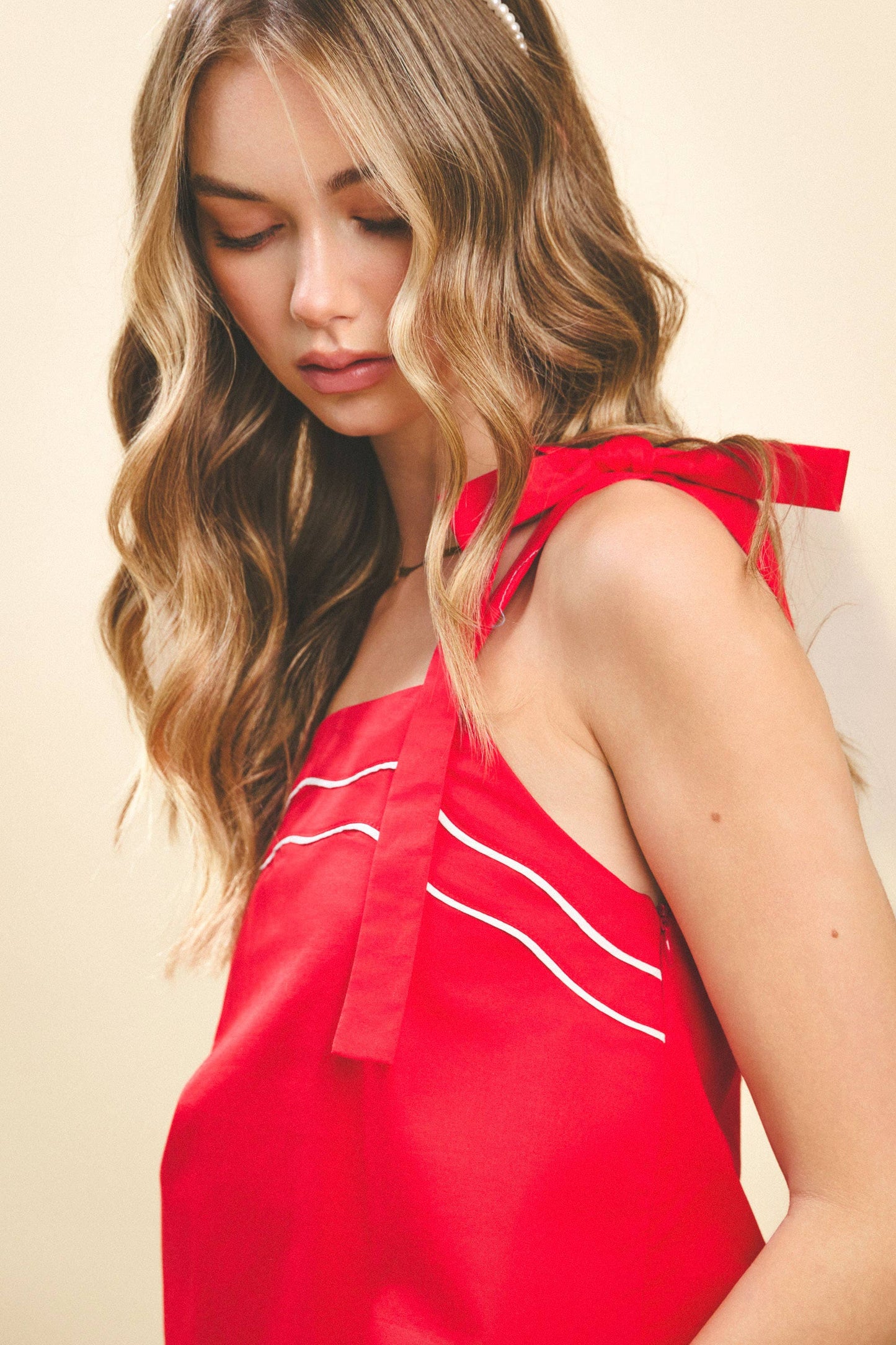 CT9361-Piping Detail Square Neckline Self Tie Straps Top